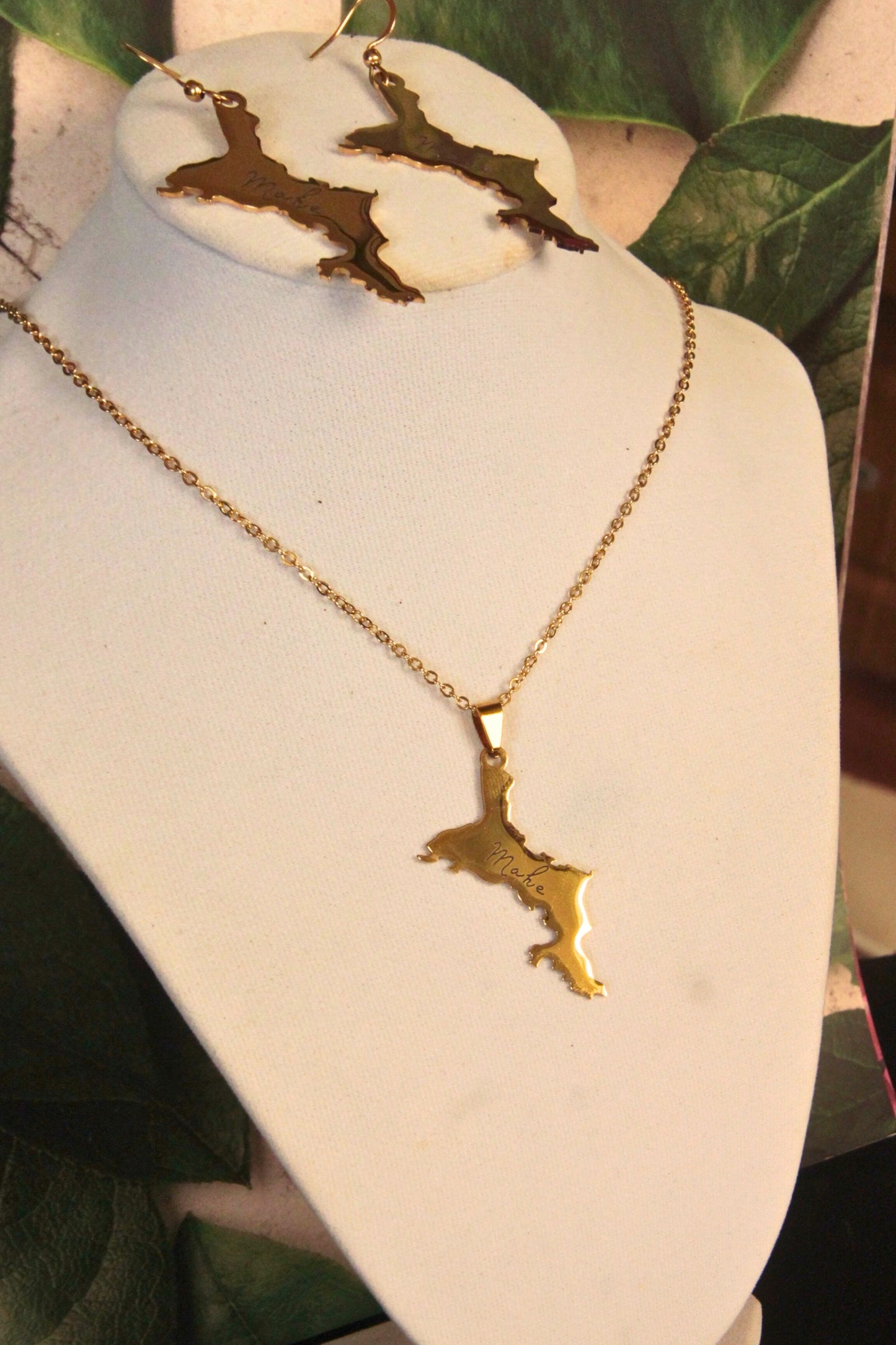 Mahé Map Statement Necklace (5 cm)