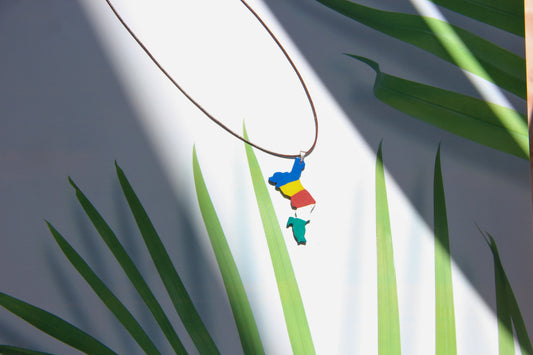 Flag colored necklace (Mahe, Praslin, La Digue - "Mahe"